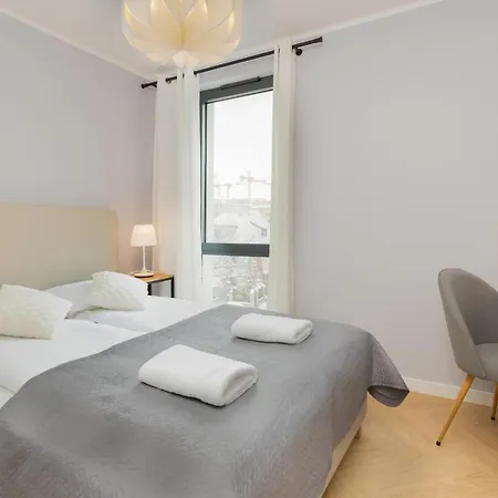 Zeromskiego By Renters Apartment